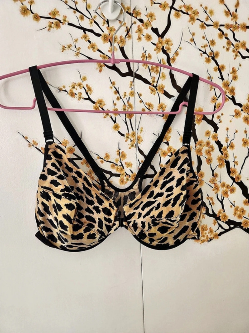 Victoria's Secret Leopard Print Bra Size 38C Like New